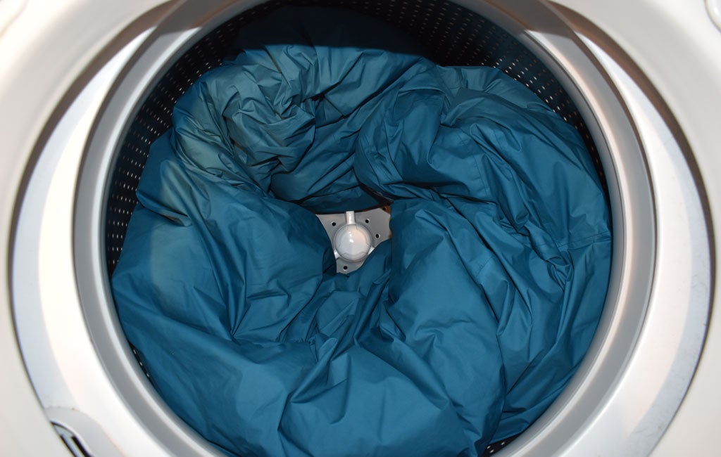 cómo lavar un saco de dormir en la lavadora