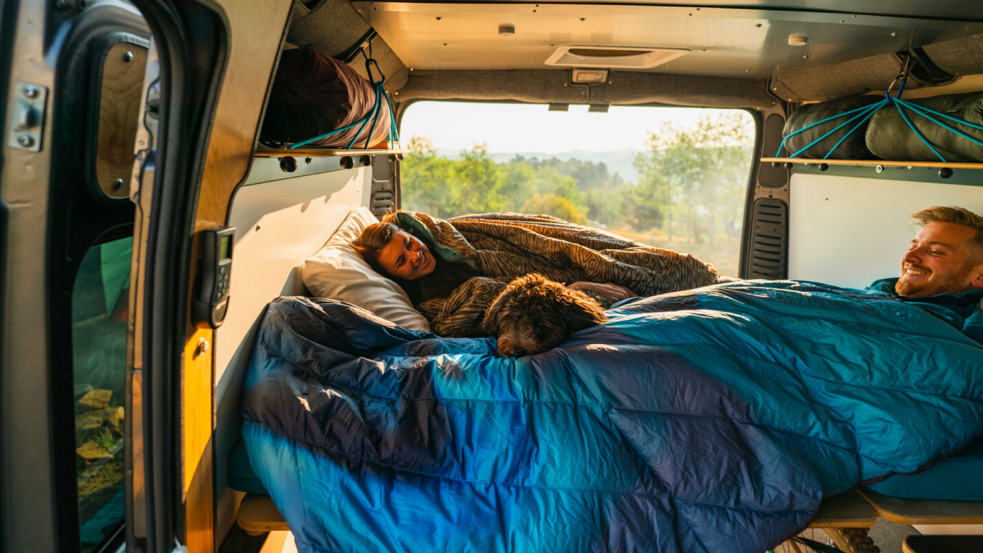 La mejor manta para acampar: Kelty Galactic Down Blanket