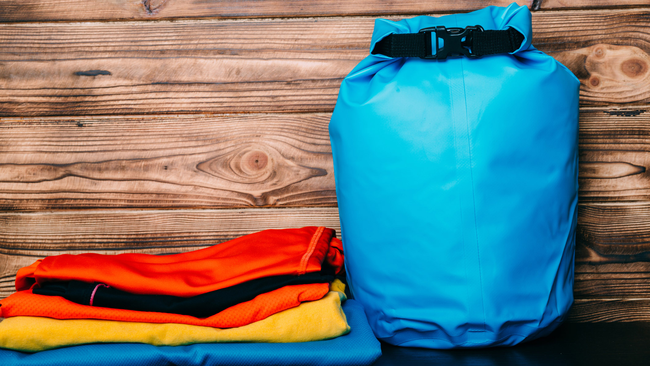 cómo usar una bolsa seca: bolsas secas de colores