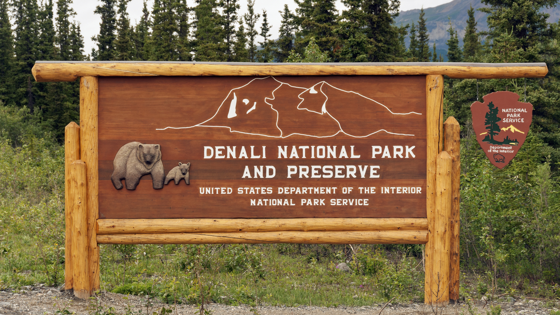 Una señal de entrada en el Parque Nacional Denali en Alaska