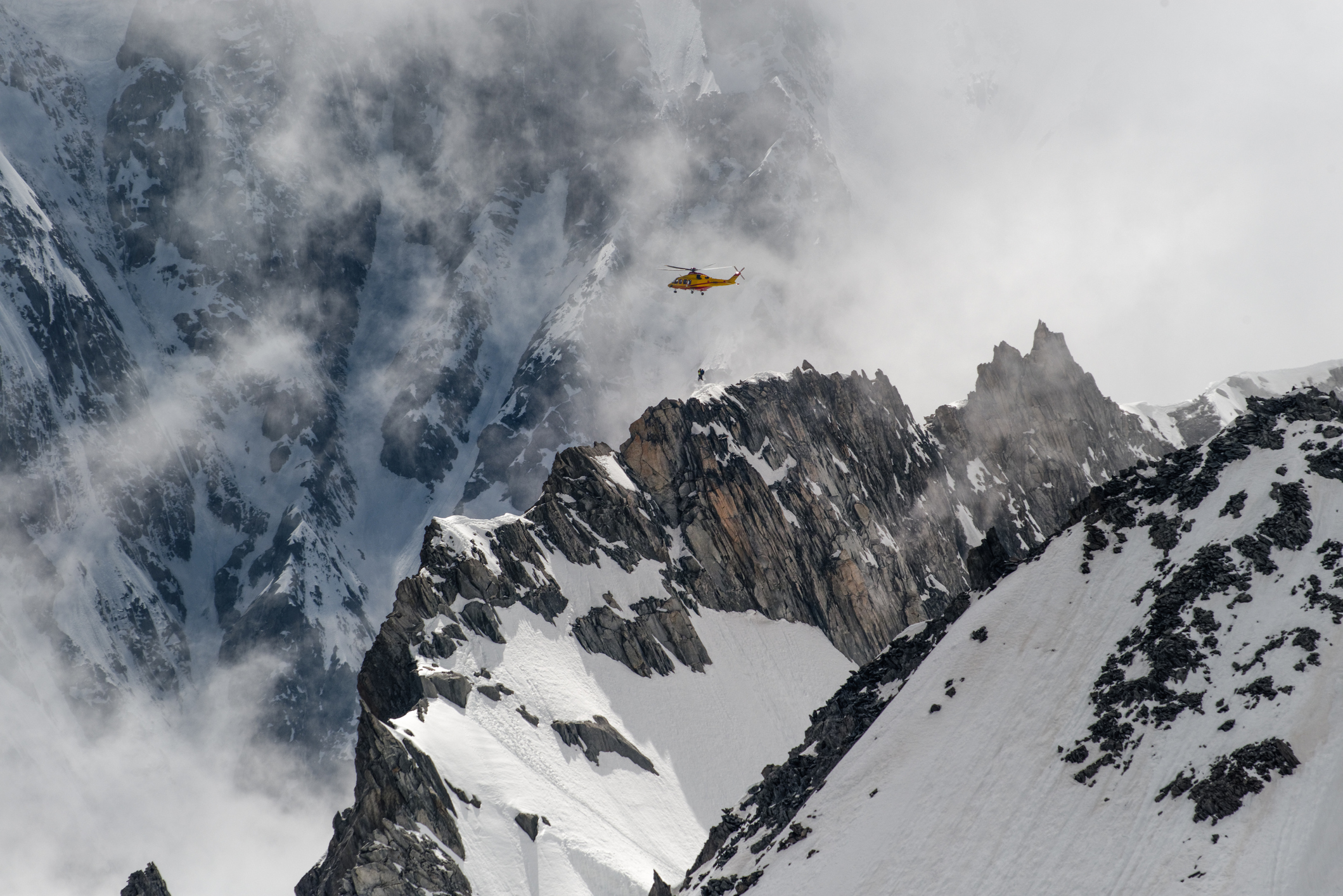 qué es el rescate de montaña: rescate en helicóptero en los Alpes