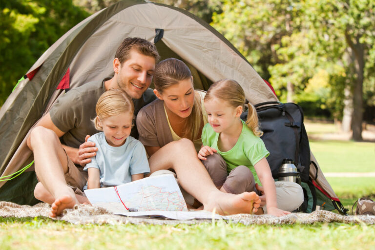 Acampar con niños: cómo pasar unas vacaciones de camping en familia sin estrés€
€