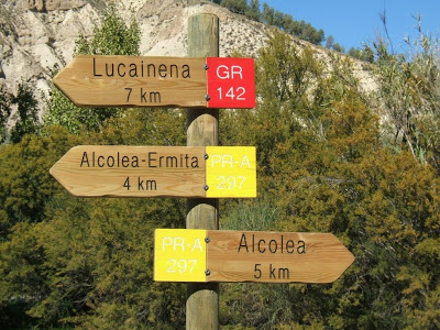 Cómo leer las señales, los marcadores y las llamas de las rutas de senderismo para 2021 – outder€
€