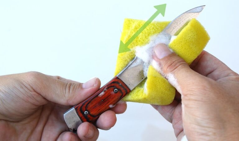 Cómo limpiar una navaja: mantenga su hoja brillante y funcionando€
€