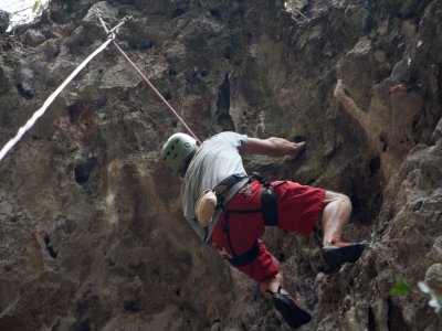 ¿Qué es asegurar?  La habilidad de seguridad más esencial de la escalada en roca€
€