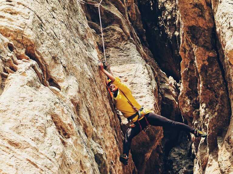 Qué ponerse para escalar en roca: una guía para principiantes€
€