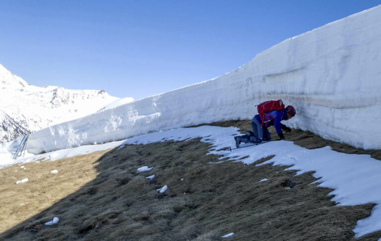 Seguridad en avalanchas: una introducción a los riesgos y señales de advertencia de los deslizamientos de nieve€
€
